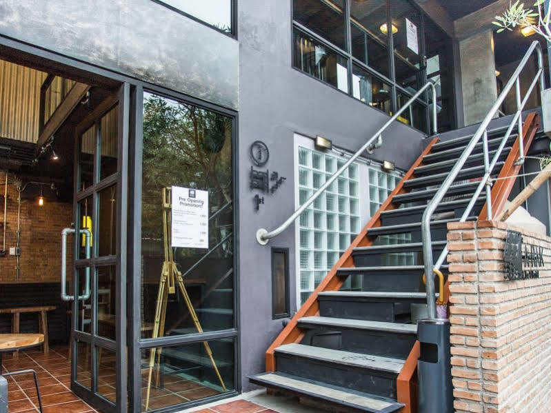 The Arak Bed Bar And Hostel Chiang Mai Exterior foto