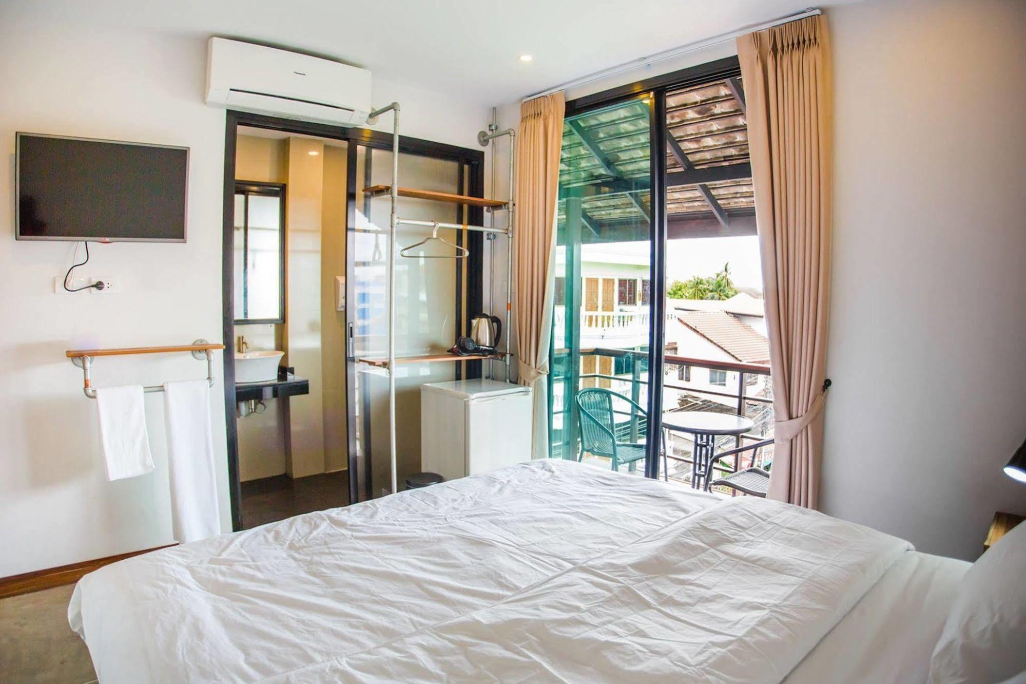 The Arak Bed Bar And Hostel Chiang Mai Exterior foto